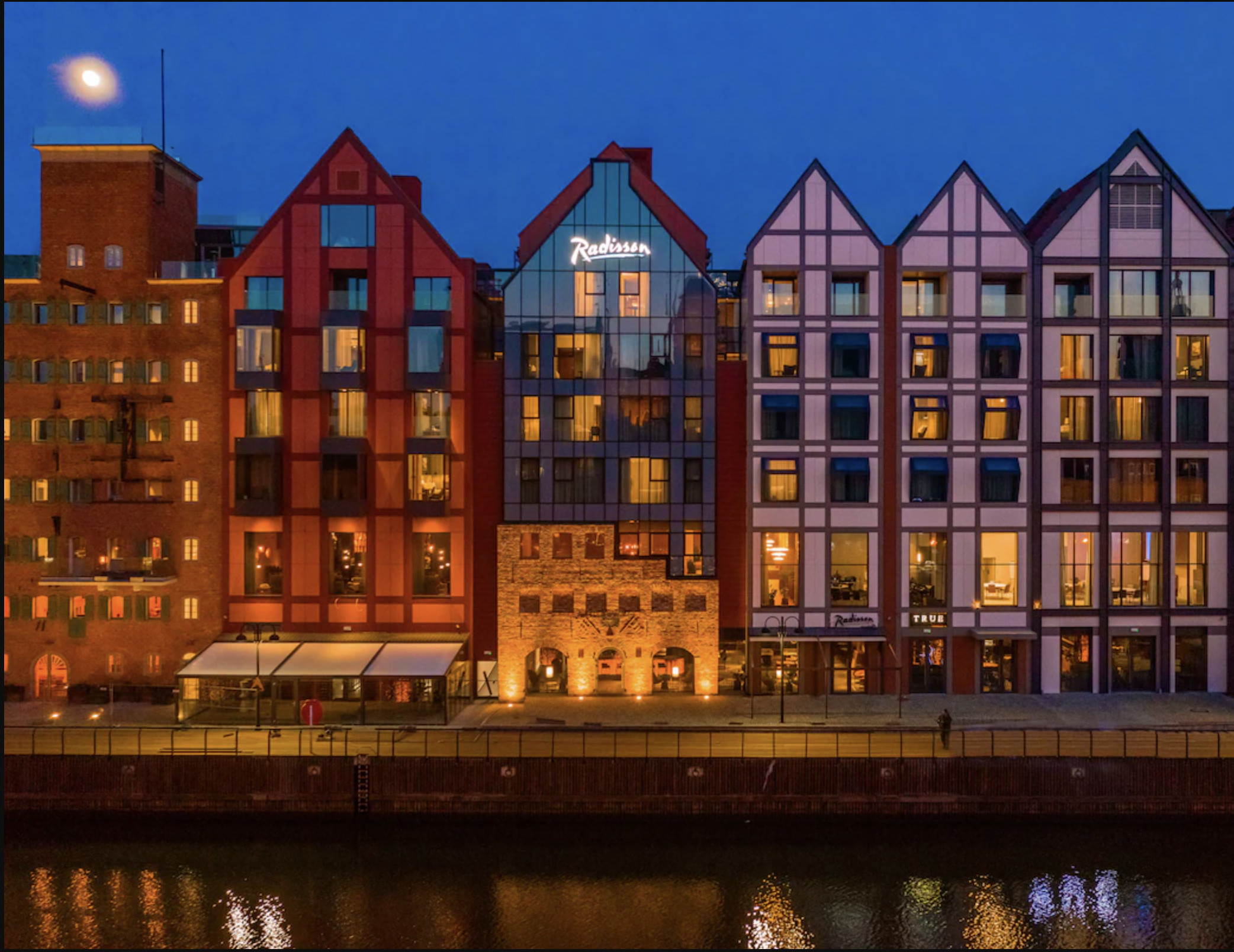 Radisson Hotel & Suites Gdansk